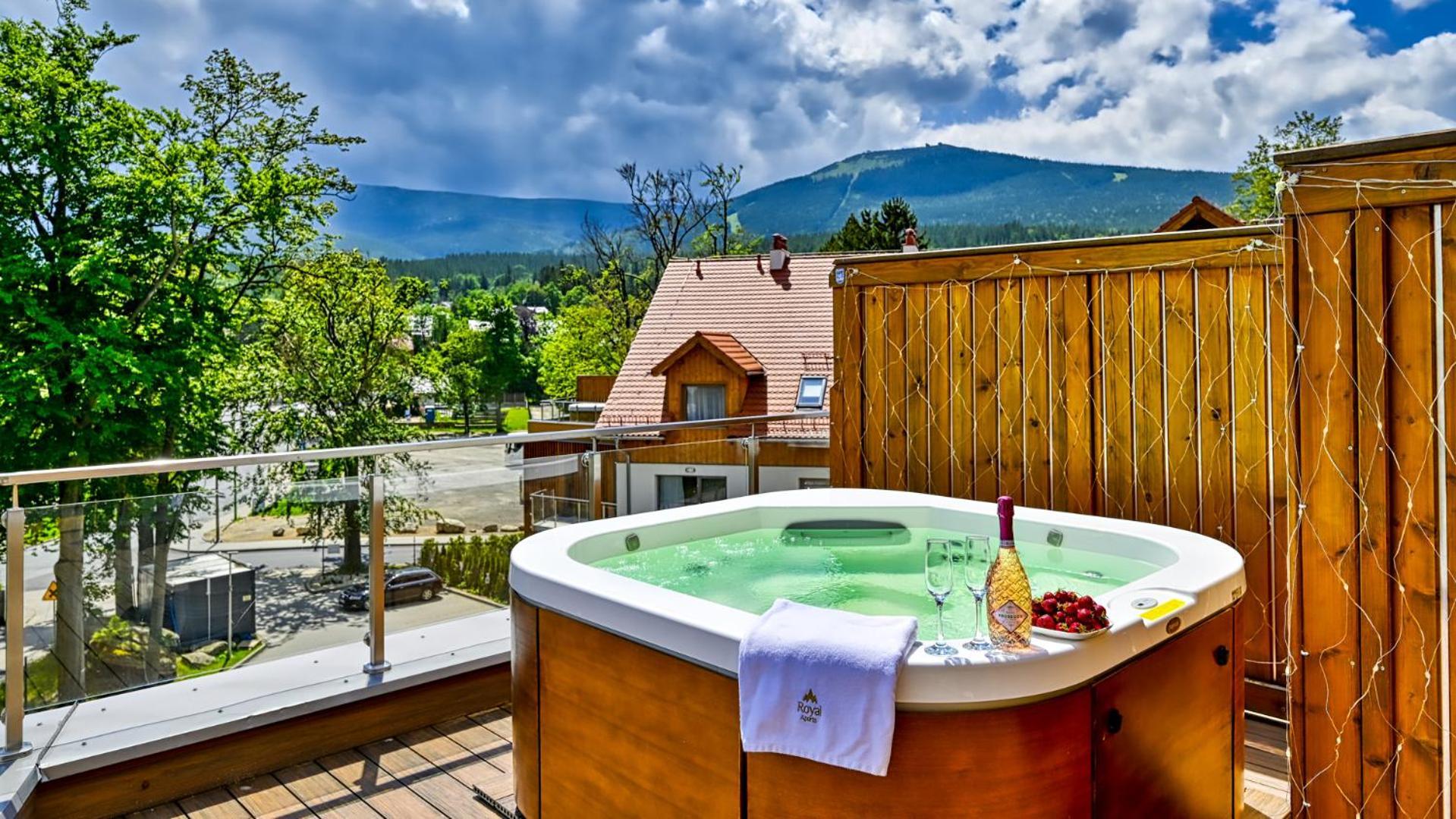 Royal Prestige Collection Z Prywatnym Jacuzzi - Stone Hill Resort Z Basenem I Saunami Шклярска-Поремба Экстерьер фото